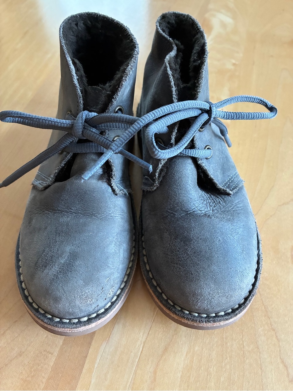 Boys winter  leather booties size 12 (30 Euro )